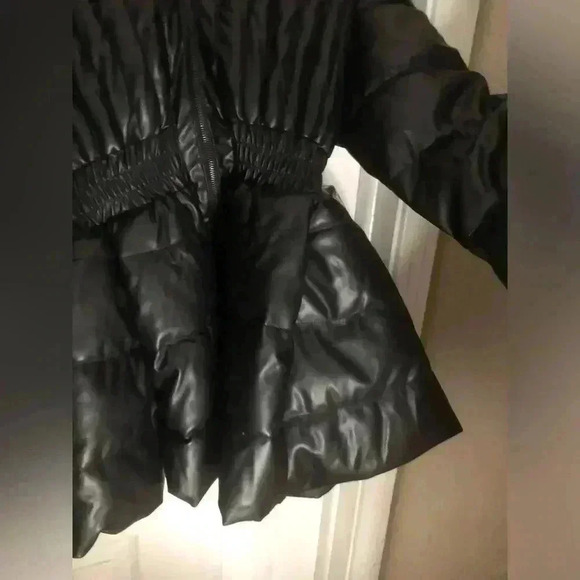 Chic Black Puffer Jacket - Picture 11 of 16